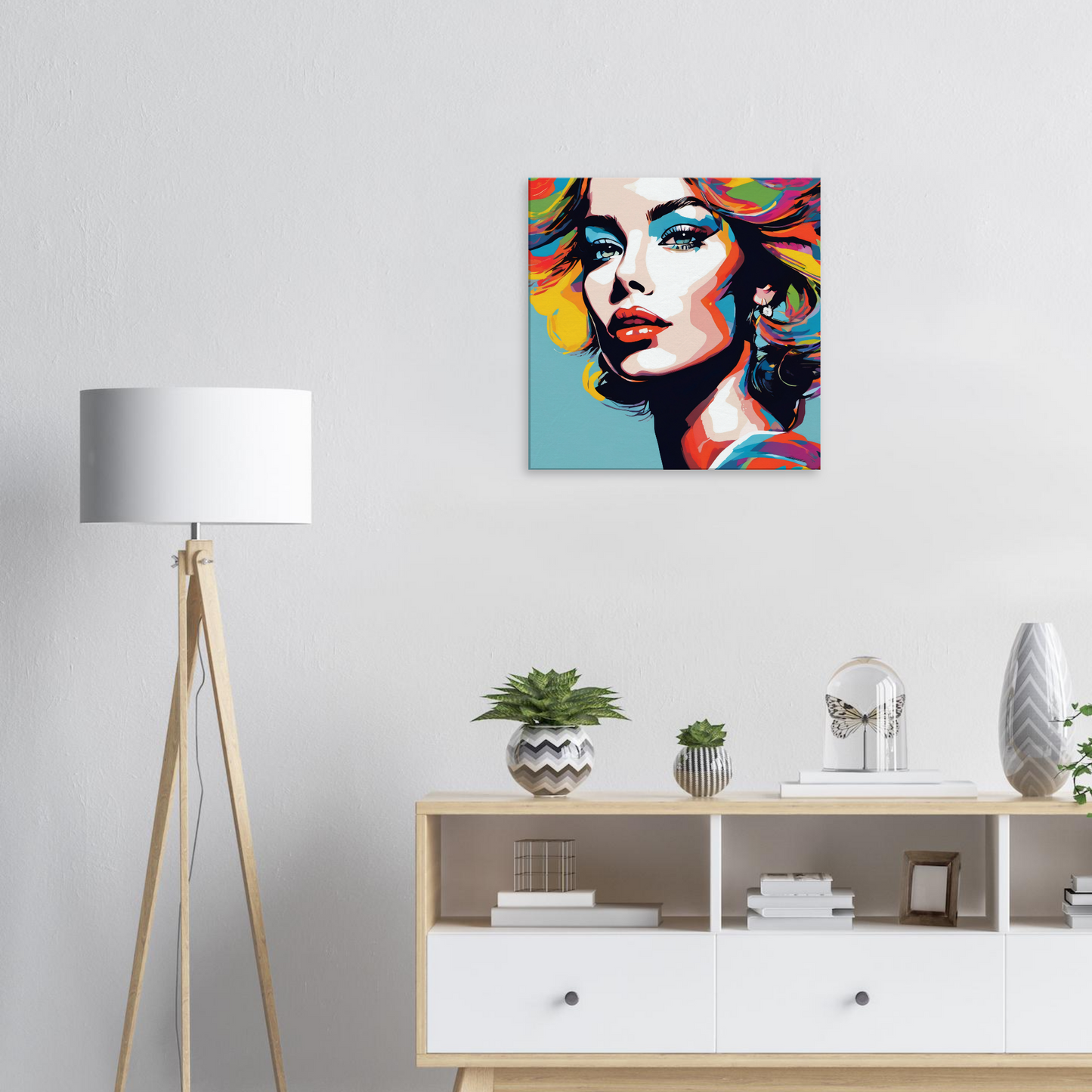 Tableau coloré du visage d'une femme dans le salon