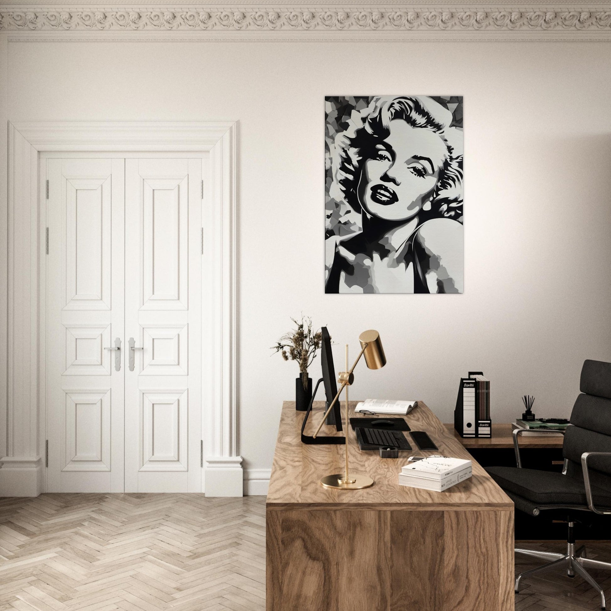 tableau de marilyn monroe en noir et blanc dans le bureau